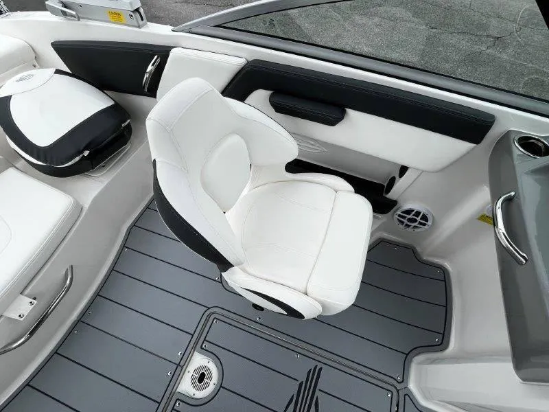 Slide: The Image of Chaparral 21 SSi Ski & Fish 2025 - 185