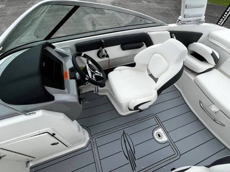 Slide: The Image of Chaparral 21 SSi Ski & Fish 2025 - 187