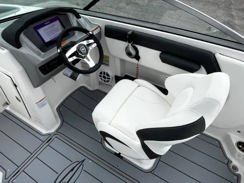 Slide: The Image of Chaparral 21 SSi Ski & Fish 2025 - 188