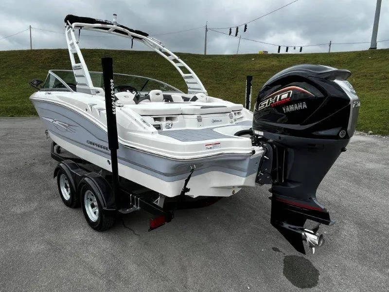 Slide: The Image of Chaparral 21 SSi Ski & Fish 2025 - 19