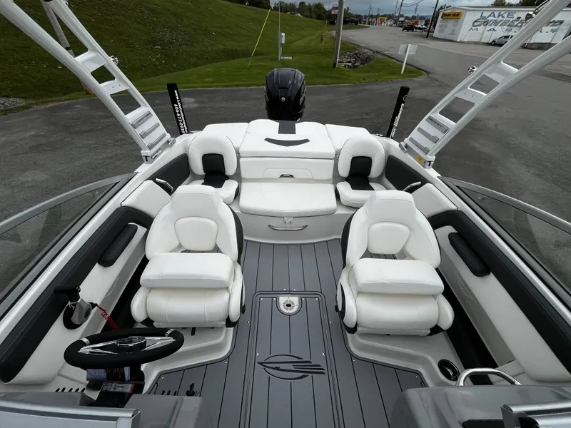 Slide: The Image of Chaparral 21 SSi Ski & Fish 2025 - 25