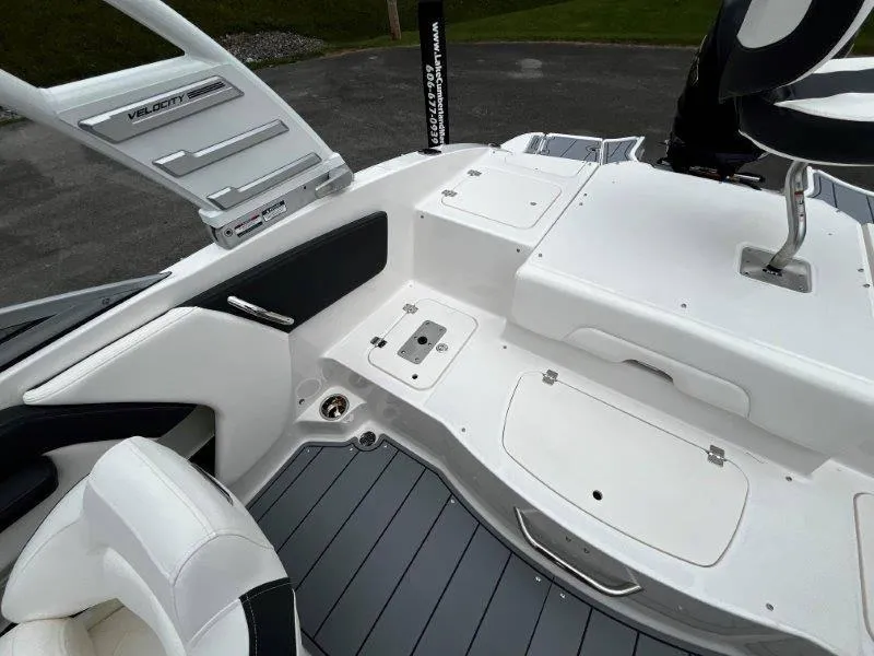 Slide: The Image of Chaparral 21 SSi Ski & Fish 2025 - 36