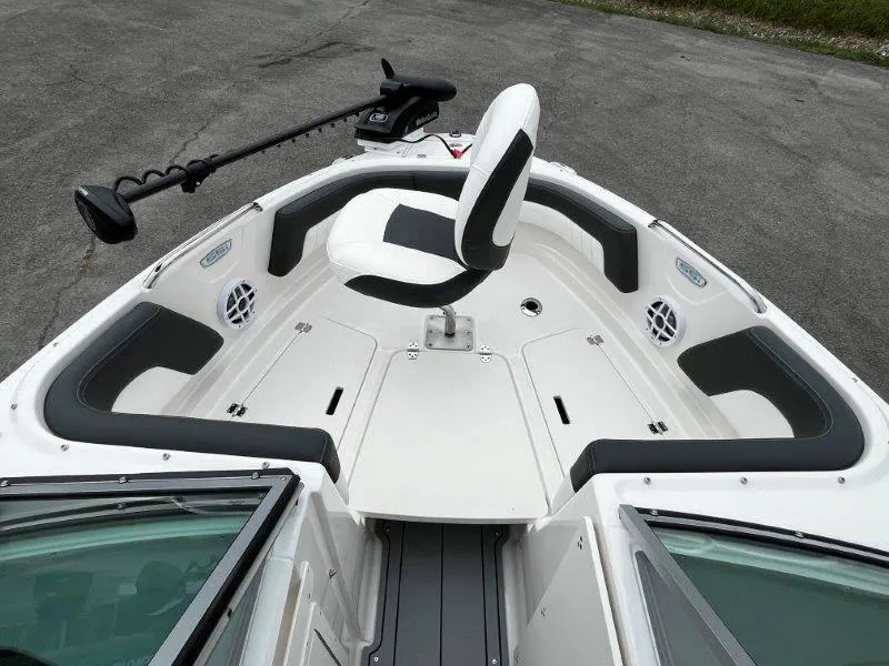 Slide: The Image of Chaparral 21 SSi Ski & Fish 2025 - 39