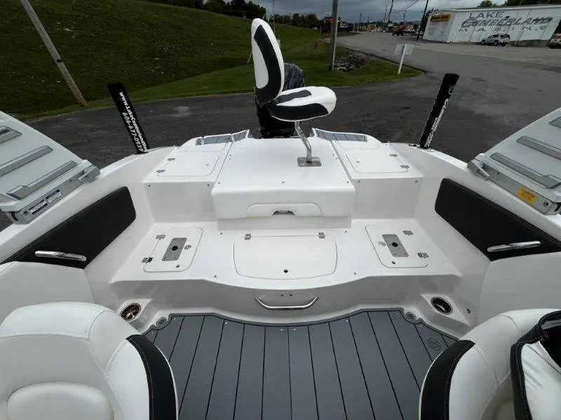 Slide: The Image of Chaparral 21 SSi Ski & Fish 2025 - 40