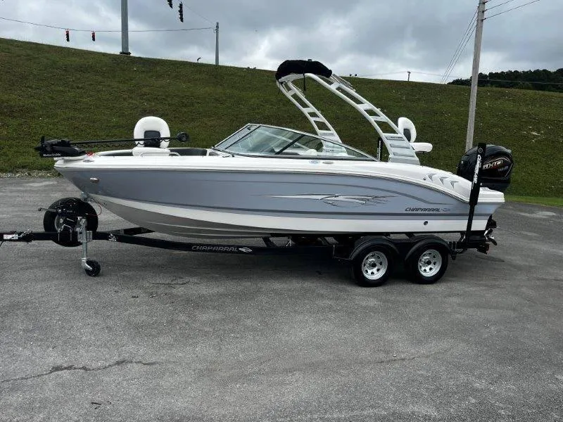 Slide: The Image of Chaparral 21 SSi Ski & Fish 2025 - 42