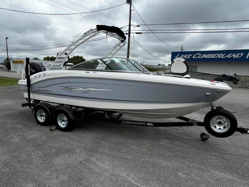 Slide: The Image of Chaparral 21 SSi Ski & Fish 2025 - 52