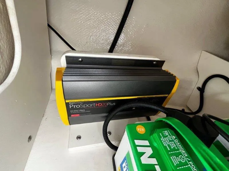 Slide: The Image of Chaparral 21 SSi Ski & Fish 2025 - 98