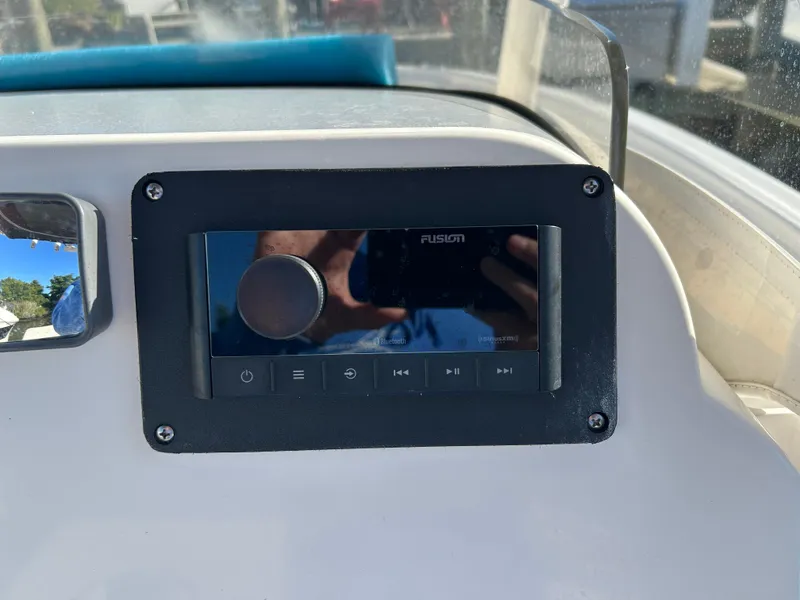 Slide: The Image of Fusion stereo system on 2015 Wellcraft 252 Fisherman boat dashboard. - 10
