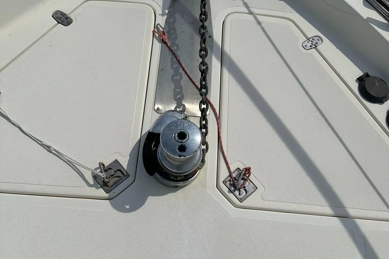 Slide: The Image of Deck of 2005 Legacy 42 boat with anchor chain and winch. - 5