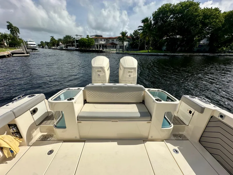 Slide: The Image of Scout 400 LXF 2023 - 11