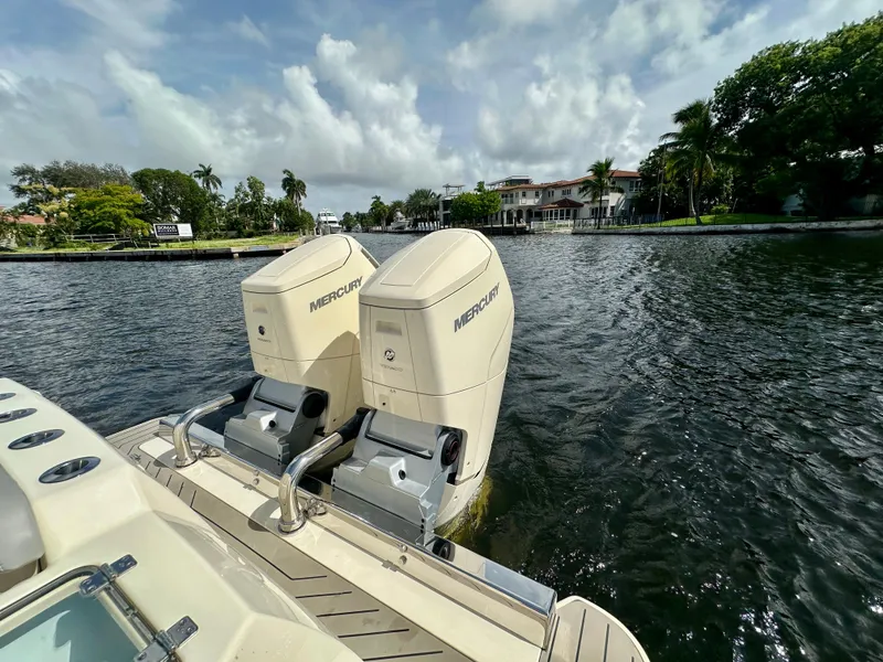 Slide: The Image of Scout 400 LXF 2023 - 12