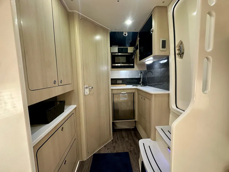 Slide: The Image of Scout 400 LXF 2023 - 14