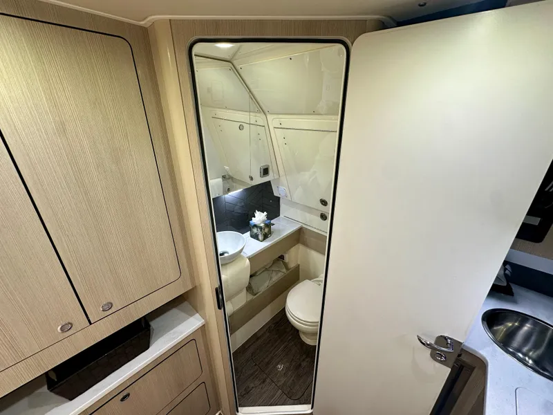 Slide: The Image of Scout 400 LXF 2023 - 16