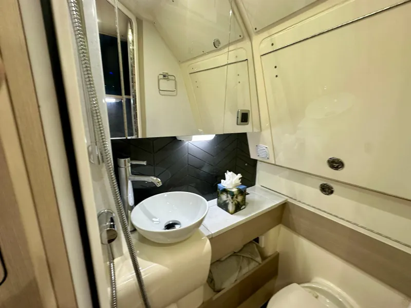 Slide: The Image of Scout 400 LXF 2023 - 17