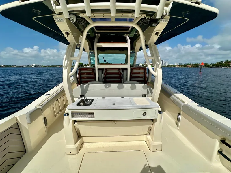 Slide: The Image of Scout 400 LXF 2023 - 19