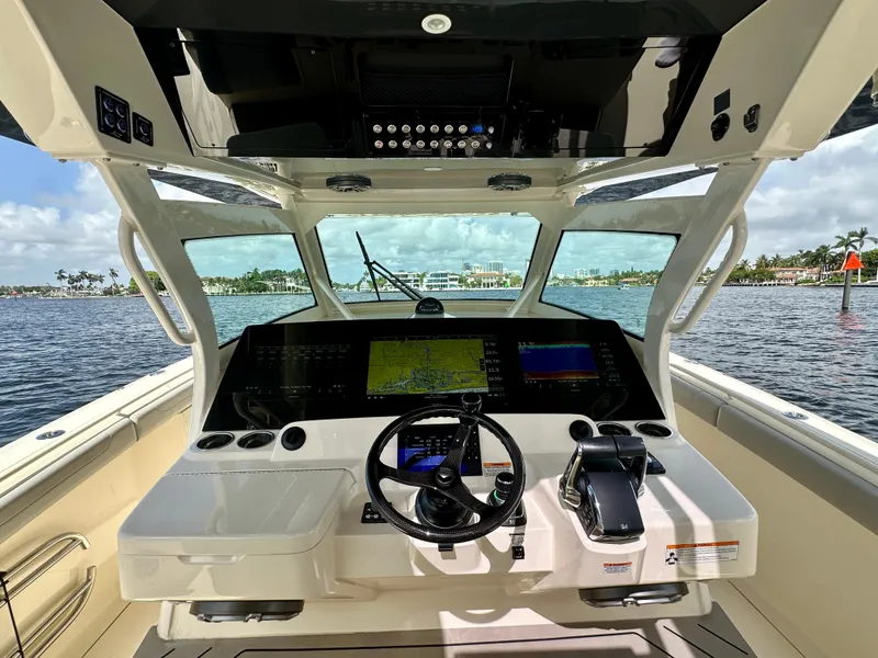 Slide: The Image of Scout 400 LXF 2023 - 2