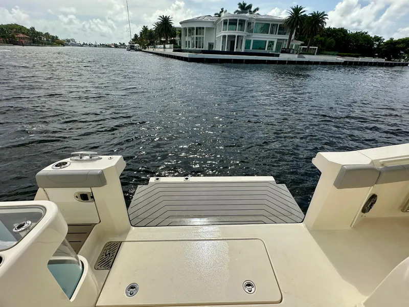 Slide: The Image of Scout 400 LXF 2023 - 20