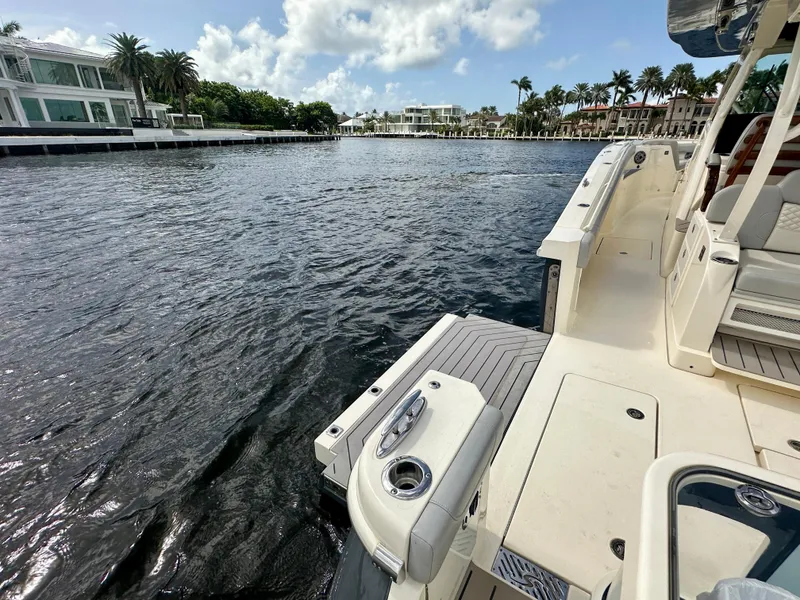 Slide: The Image of Scout 400 LXF 2023 - 21