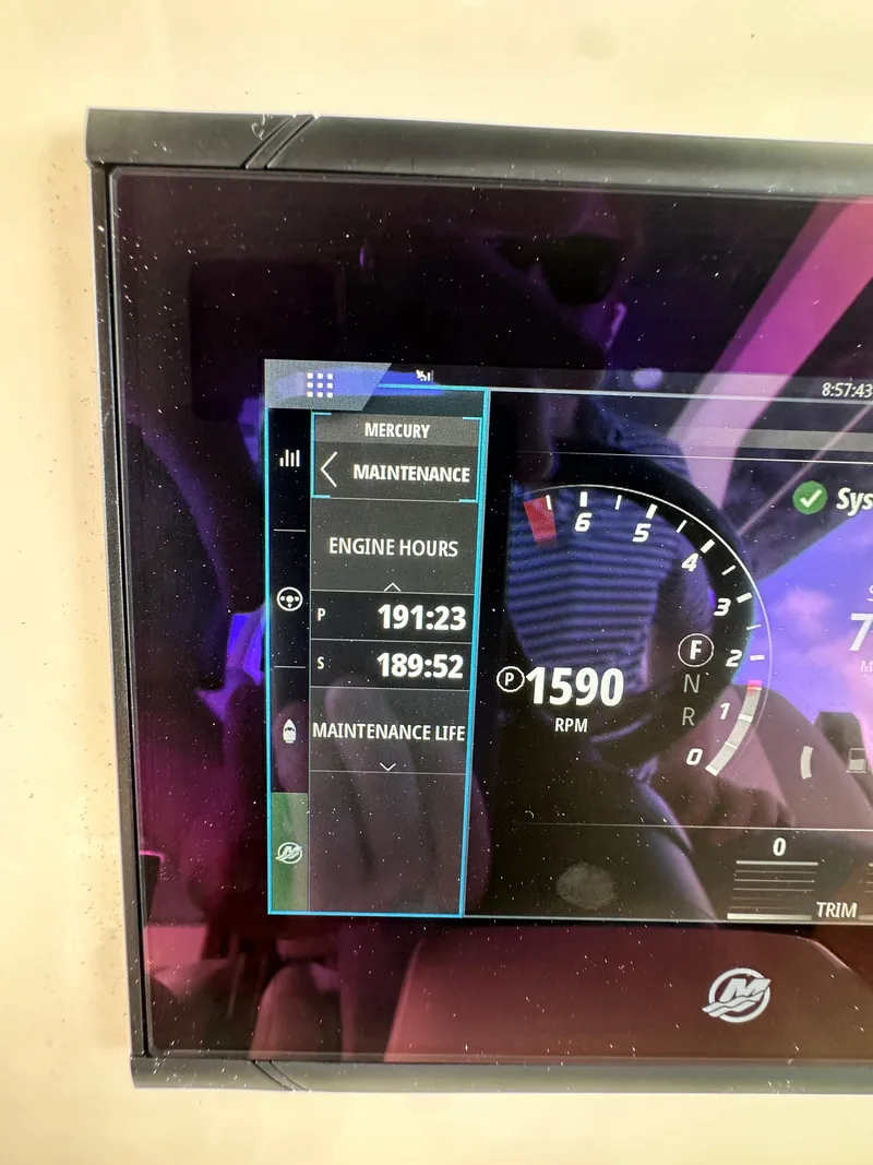 Slide: The Image of Scout 400 LXF 2023 - 23