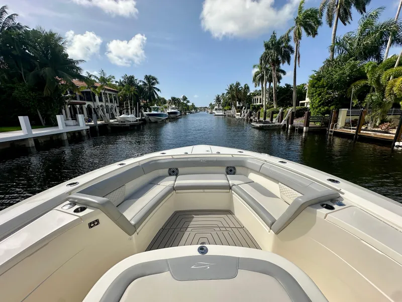 Slide: The Image of Scout 400 LXF 2023 - 4