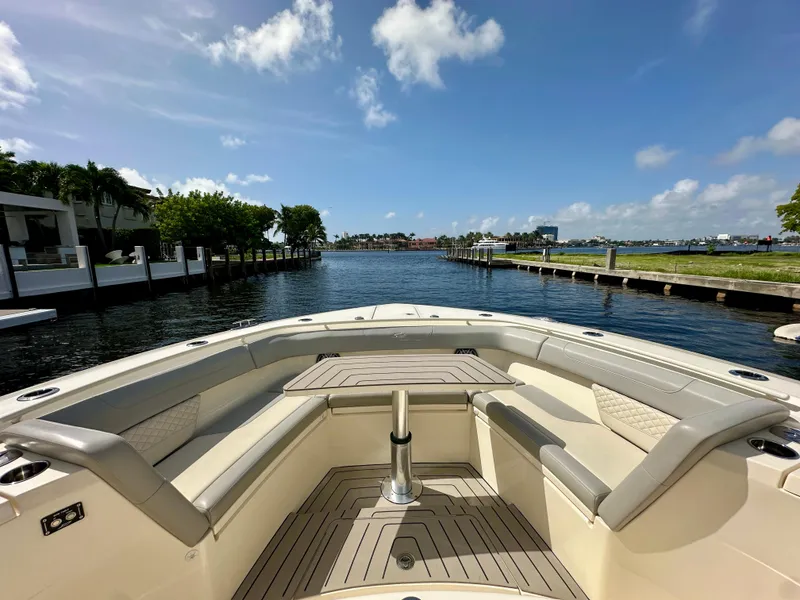 Slide: The Image of Scout 400 LXF 2023 - 6