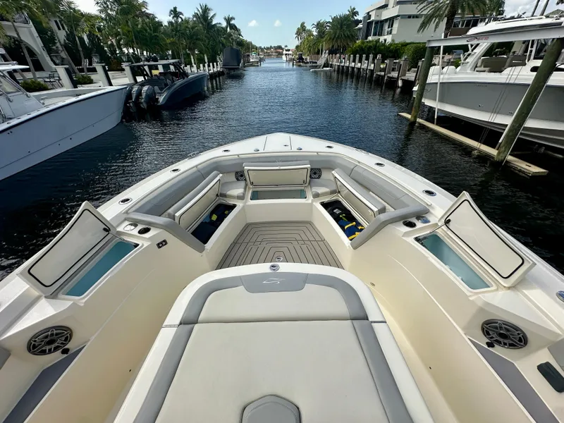 Slide: The Image of Scout 400 LXF 2023 - 7