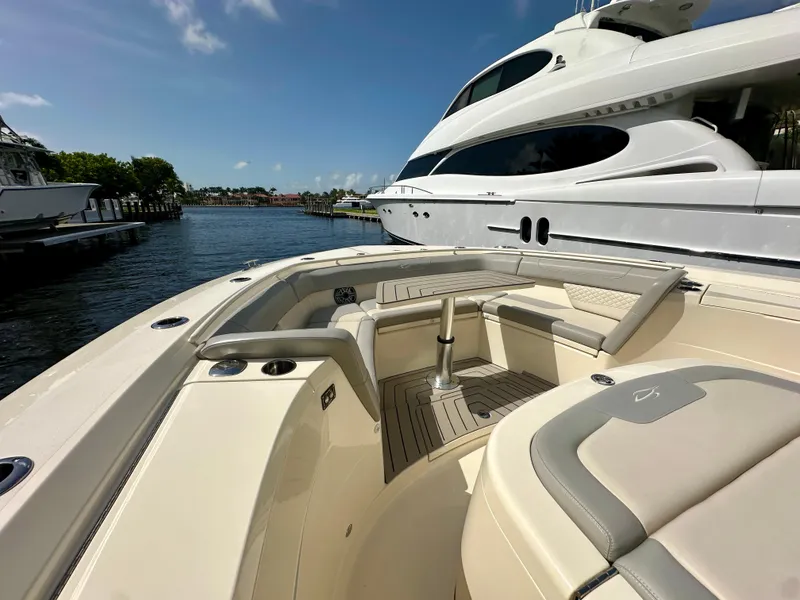 Slide: The Image of Scout 400 LXF 2023 - 8