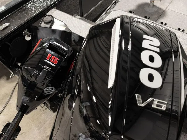 Slide: The Image of 2025 Lund 2075 Fisherman Sport with Mercury 200 V6 and 15 Pro engines. - 25