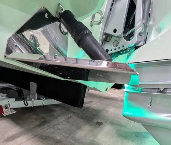 Slide: The Image of Stingray 253CC 2025 - 20