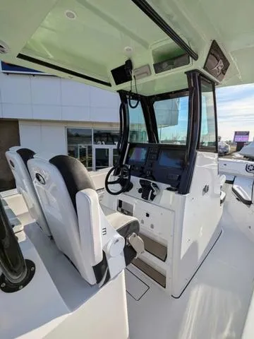 Slide: The Image of Stingray 253CC 2025 - 25