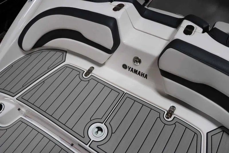 Slide: The Image of Yamaha AR195 2025 - 10