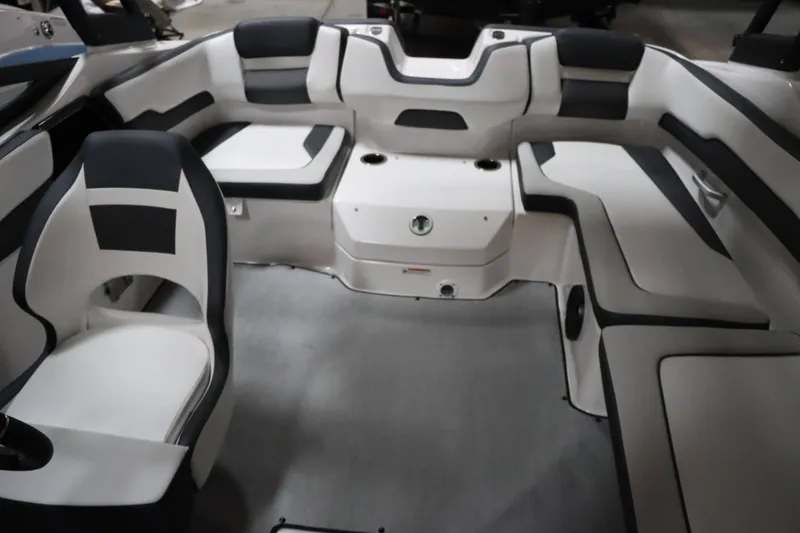 Slide: The Image of Yamaha AR195 2025 - 18