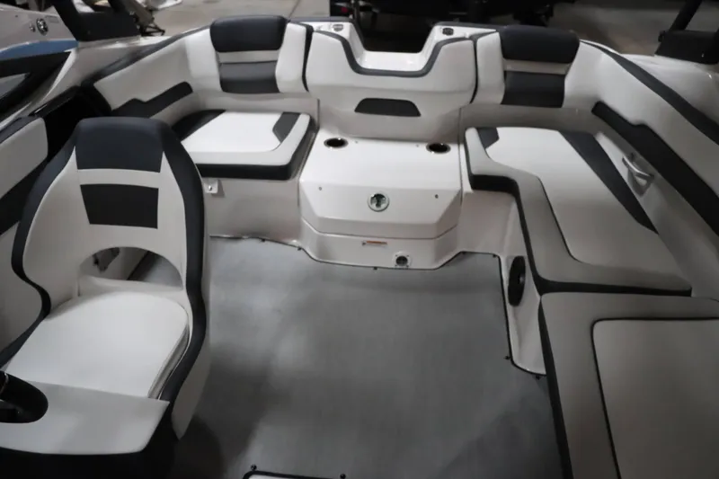 Slide: The Image of Yamaha AR195 2025 - 15