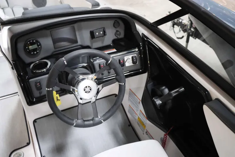 Slide: The Image of Yamaha AR195 2025 - 17