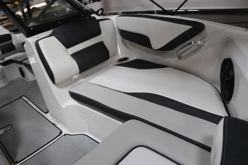 Slide: The Image of Yamaha AR195 2025 - 8