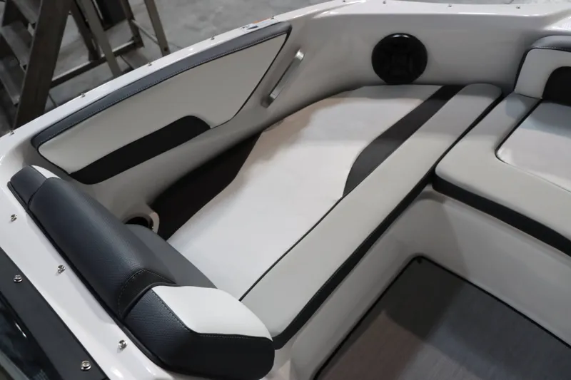 Slide: The Image of Yamaha AR195 2025 - 19