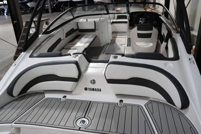 Slide: The Image of Yamaha AR195 2025 - 6