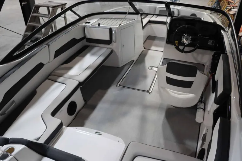 Slide: The Image of Yamaha AR195 2025 - 9