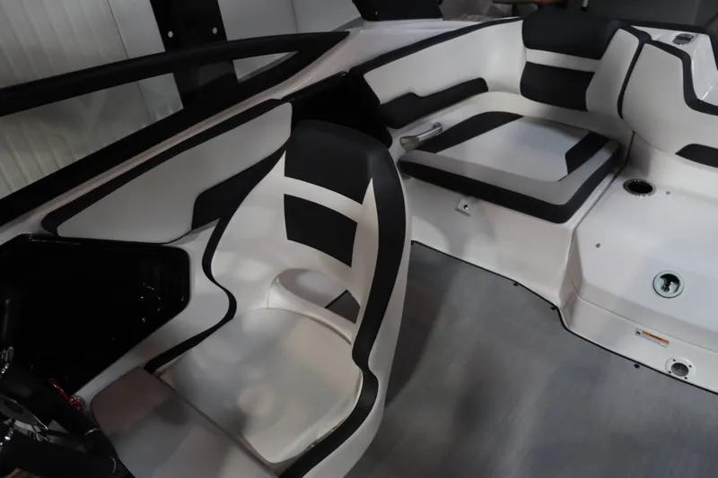 Slide: The Image of Yamaha AR195 2025 - 14