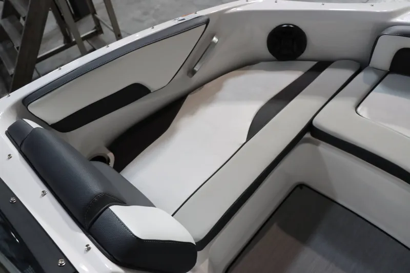 Slide: The Image of Yamaha AR195 2025 - 19