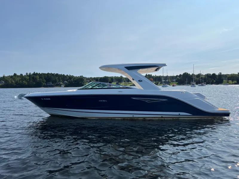 Slide: The Image of Sea Ray SLX 310 2019 - 50