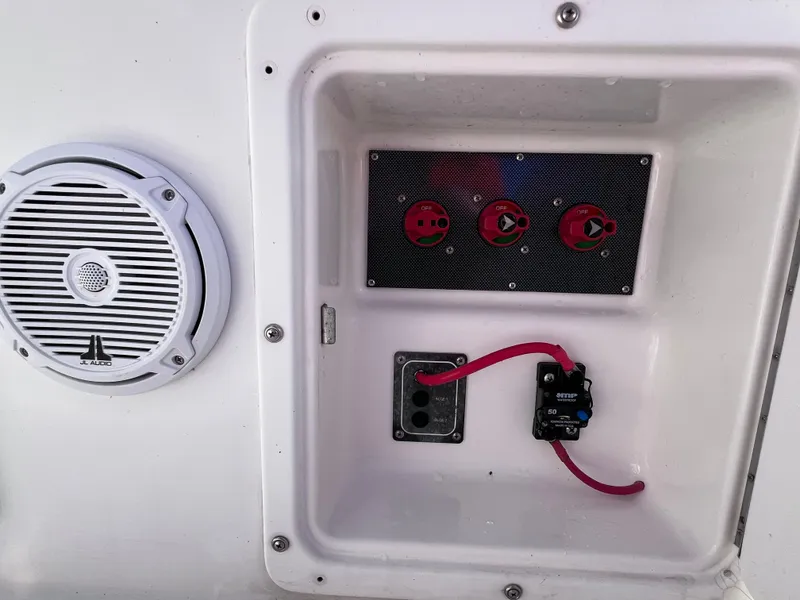 Slide: The Image of Control panel and speaker on a 1997 Dakota 32 cc Suzuki Motors boat. - 18