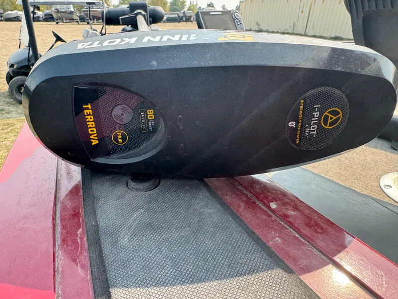 Slide: The Image of Minn Kota Terrova motor on 2021 Tracker Targa V-19 Combo boat. - 12