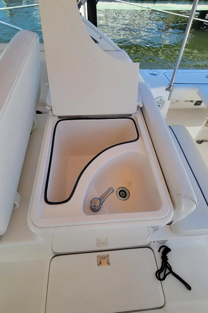Slide: The Image of 2006 Tiara Yachts 2900 Coronet boat sink with white seating and water view. - 18