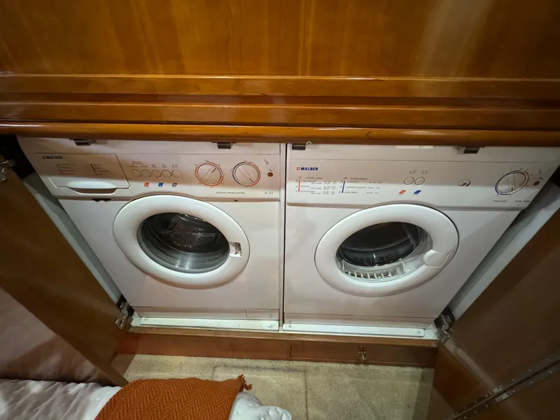 Slide: The Image of Laundry appliances inside 2000 Carver 530 Voyager Pilothouse yacht. - 32