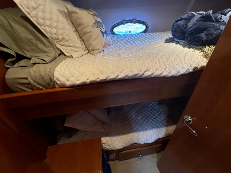 Slide: The Image of Bunk beds in 2000 Carver 530 Voyager Pilothouse cabin with porthole window. - 37