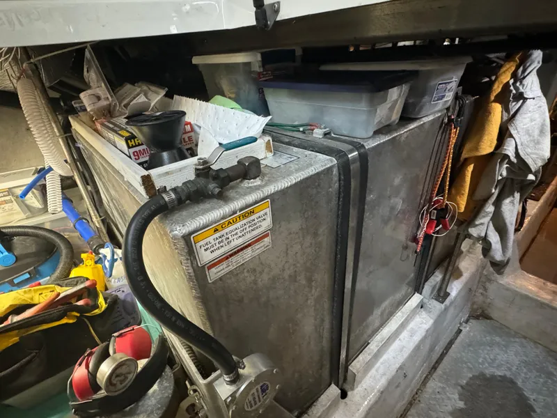 Slide: The Image of Carver 530 Voyager Pilothouse 2000 - 51