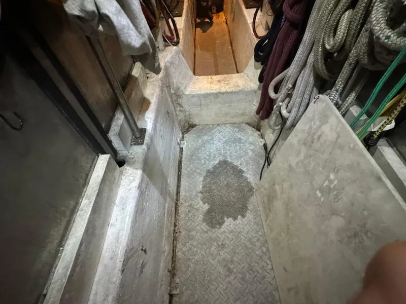 Slide: The Image of Carver 530 Voyager Pilothouse 2000 - 52