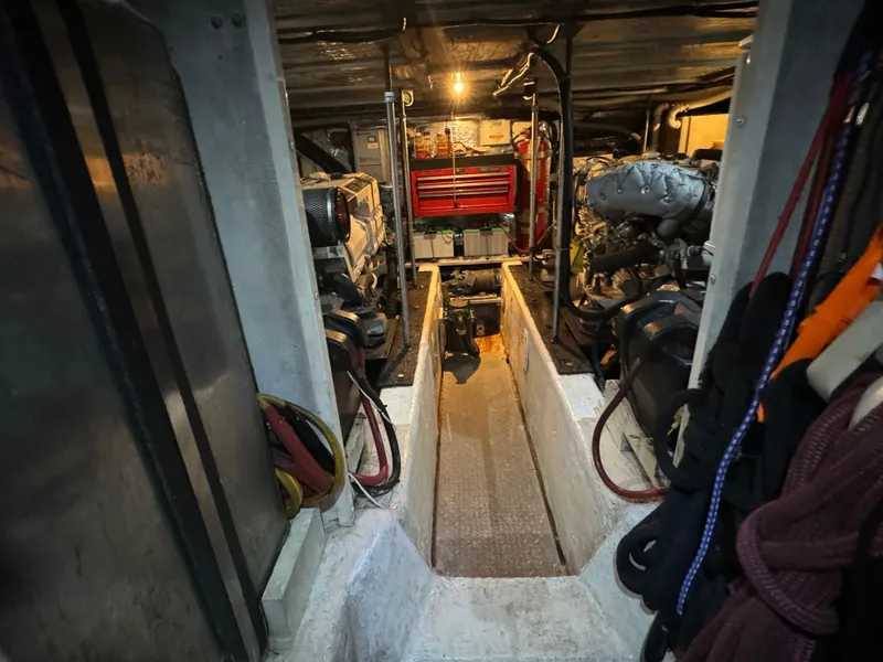 Slide: The Image of Carver 530 Voyager Pilothouse 2000 - 53