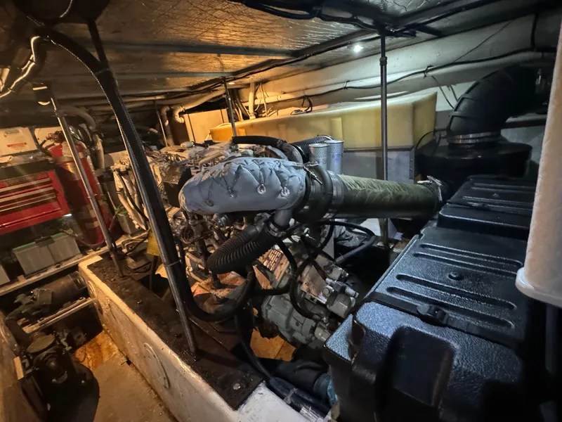 Slide: The Image of Carver 530 Voyager Pilothouse 2000 - 54